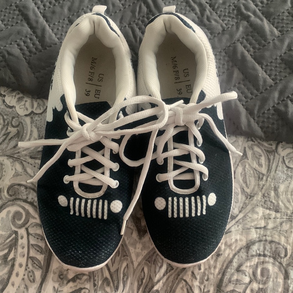 Custom JEEP shoes size US  M size 6 W size 8 EU 39 Can be worn as either